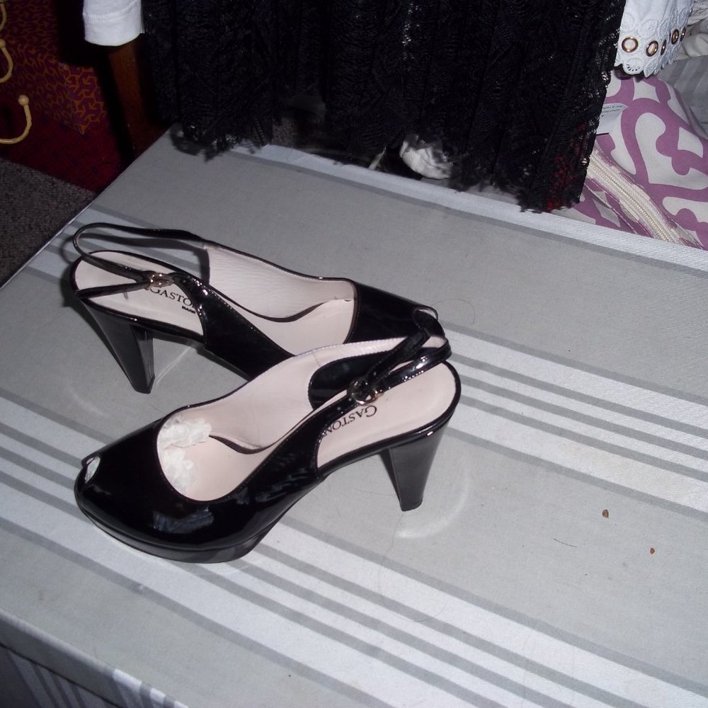 PATENT LEATHER SANDALS - Picture 2 of 3